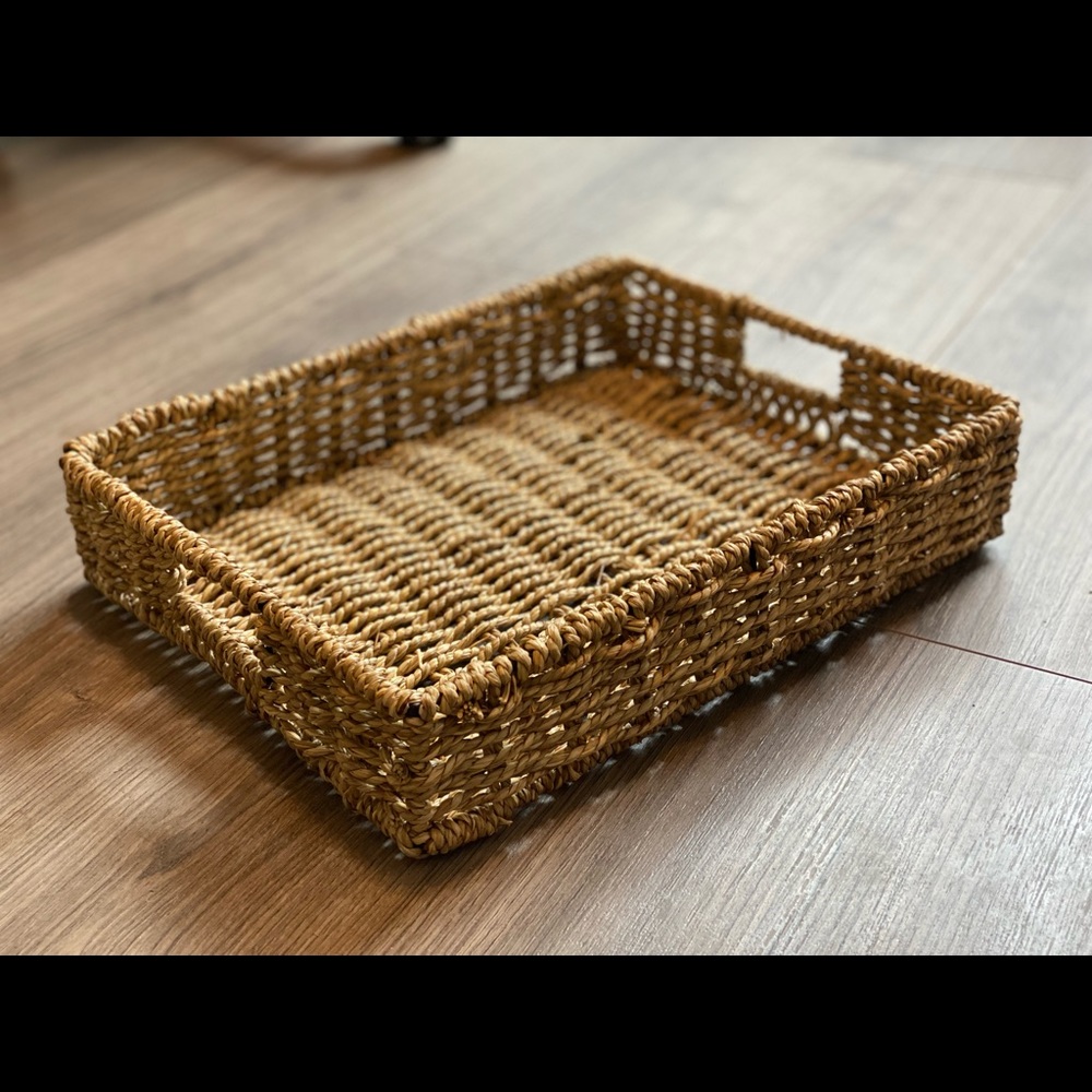 Shallow basket used lightly